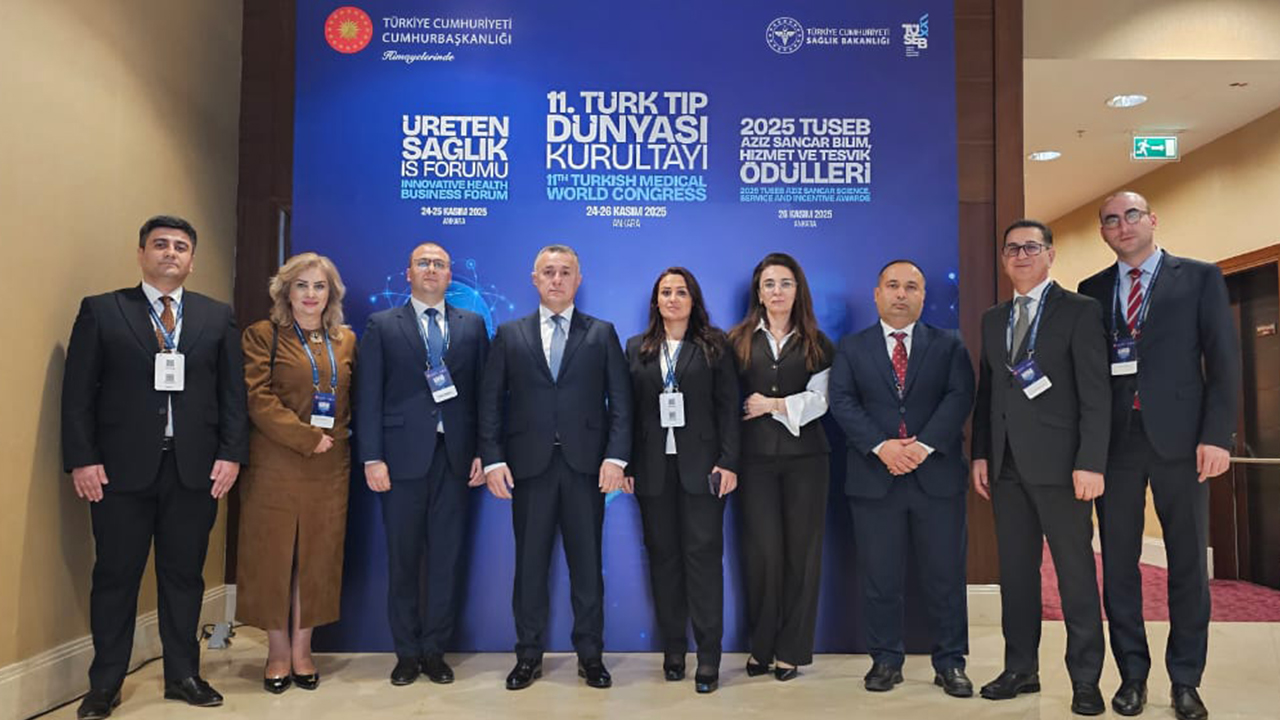 A group of professionals poses in front of a conference backdrop, featuring event details for health forums and congresses in Turkey.